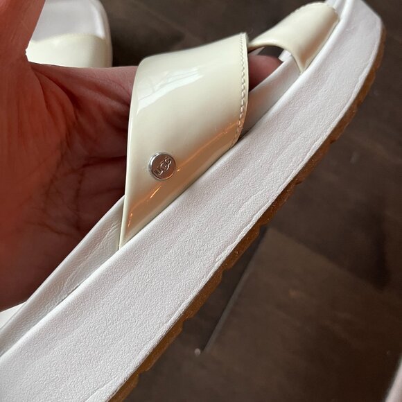 Ugg slides - Picture 3 of 7
